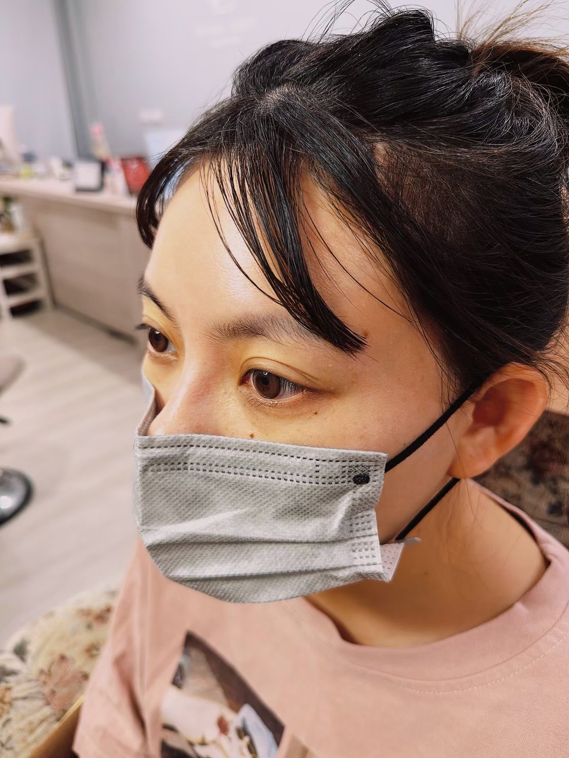 台南永康接睫毛 暐恩極緻美學沙龍 側面看，睫毛偏短、往下垂