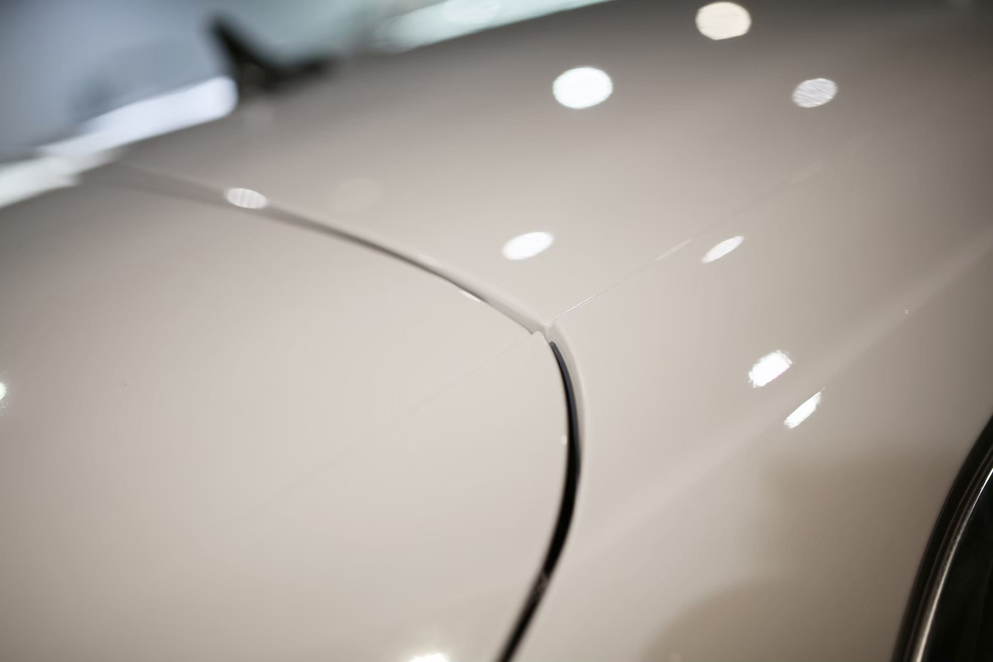 彰化汽車包膜 御守車匠 Arteon 亮面犀牛皮 引擎蓋邊緣的轉角弧面