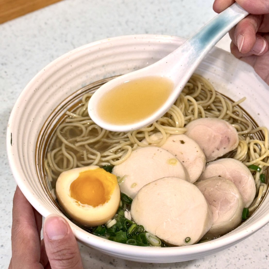 台南拉麵 鶴昇町拉麵 湯是透亮的金黃色