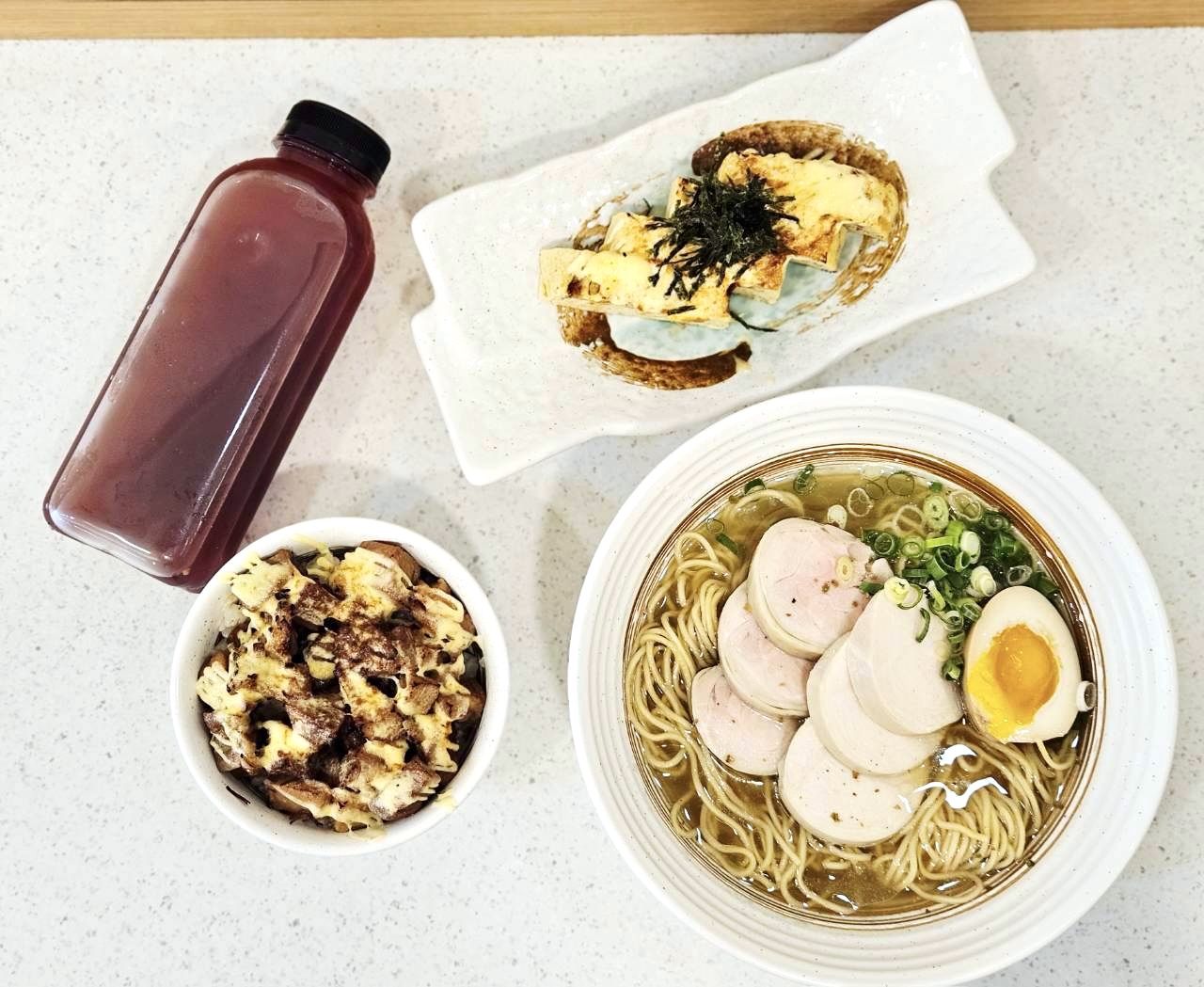 台南拉麵 鶴昇町拉麵 最後整桌：拉麵、玉子燒、叉燒飯、莓果醋