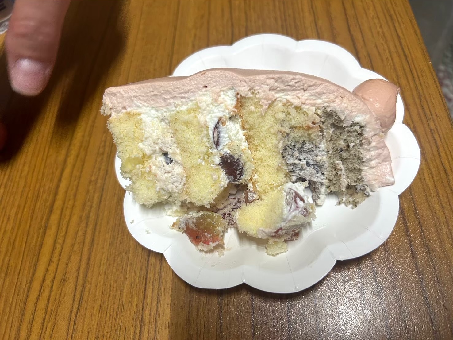蛋糕體澎鬆搭配新鮮無籽葡萄