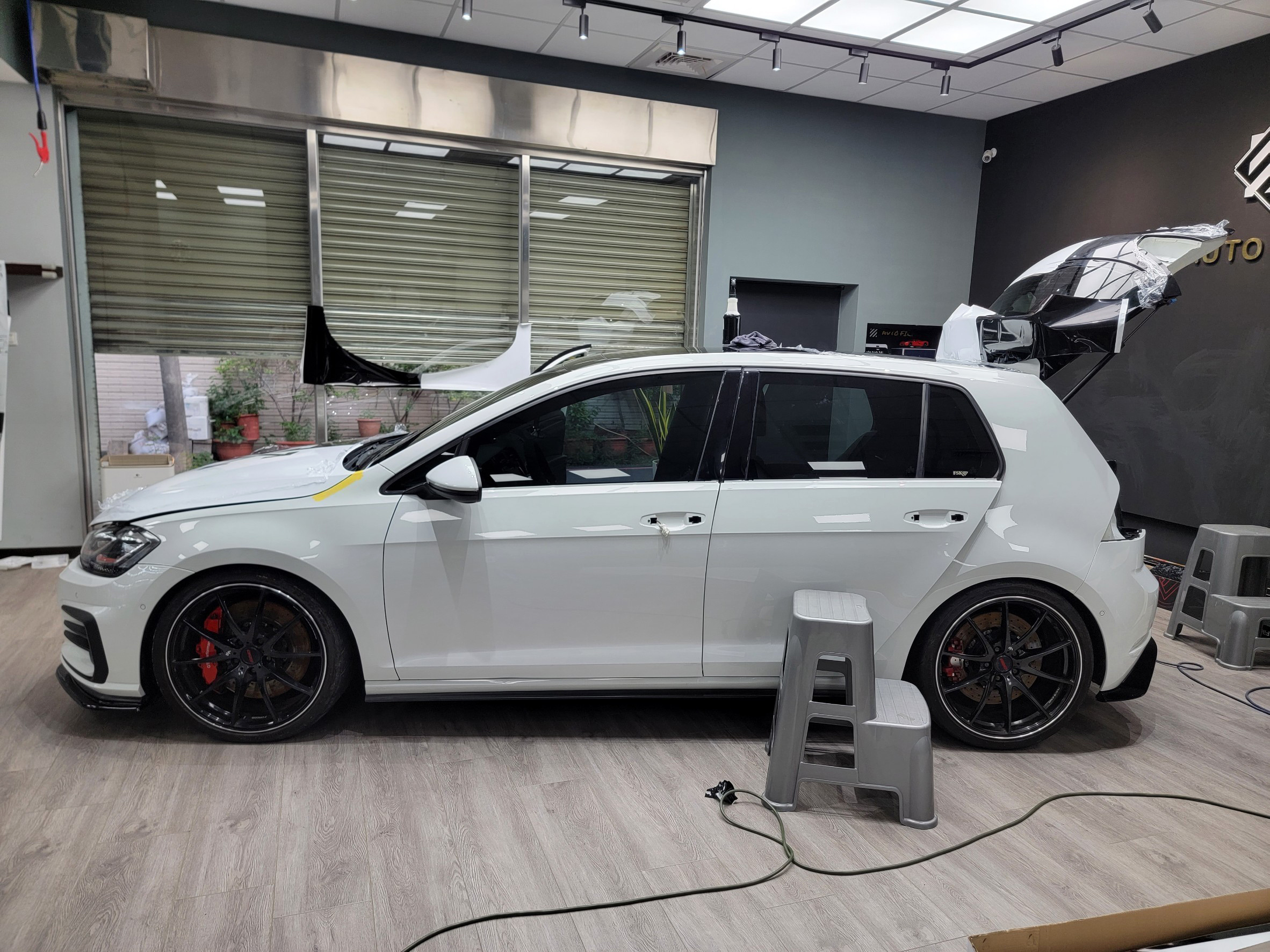 台南汽車包膜【奧圖菲車體包膜】給愛車換新裝就是帥│包膜師傅手