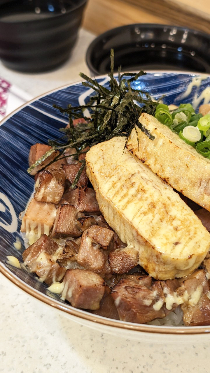 叉燒肉丁與醬汁
