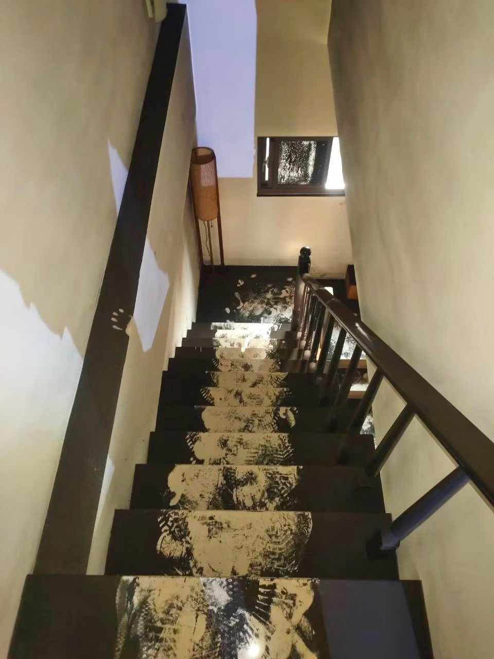 客廳地面的積灰