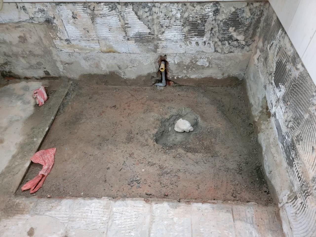 馬桶下水管周圍補土調整高度