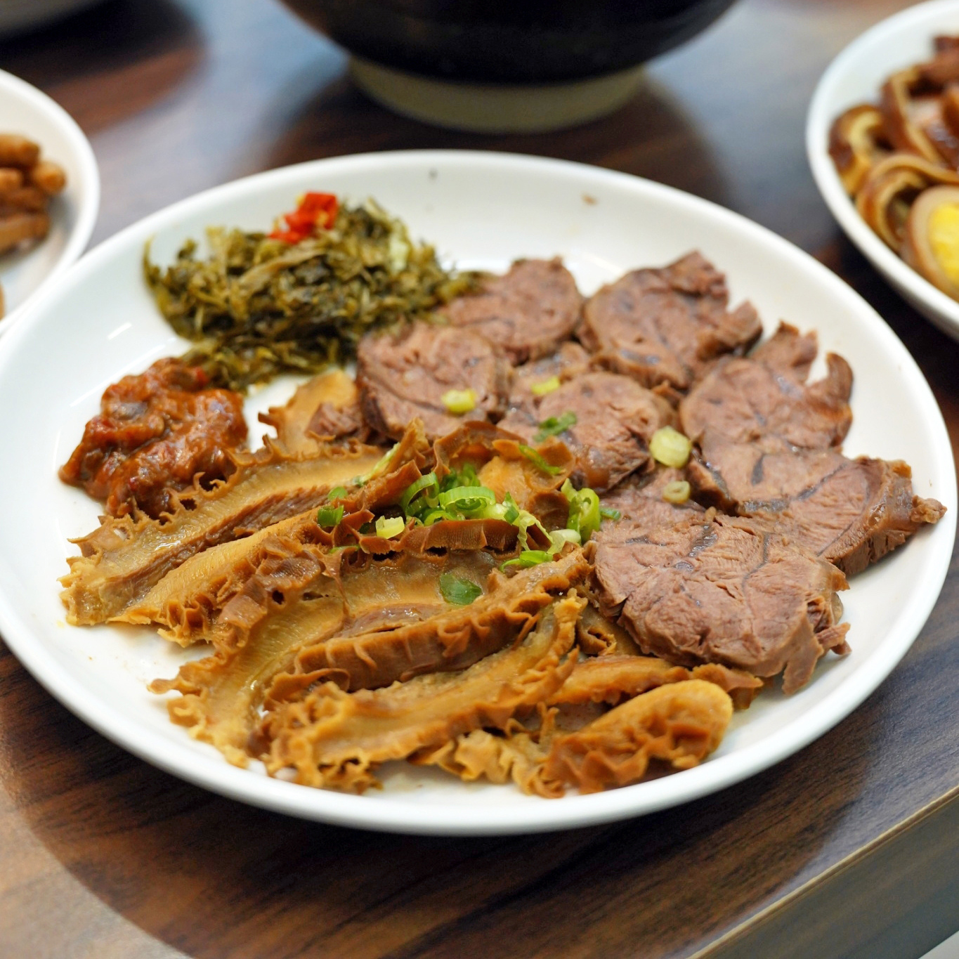 油豆腐佐蒜蓉醬油膏