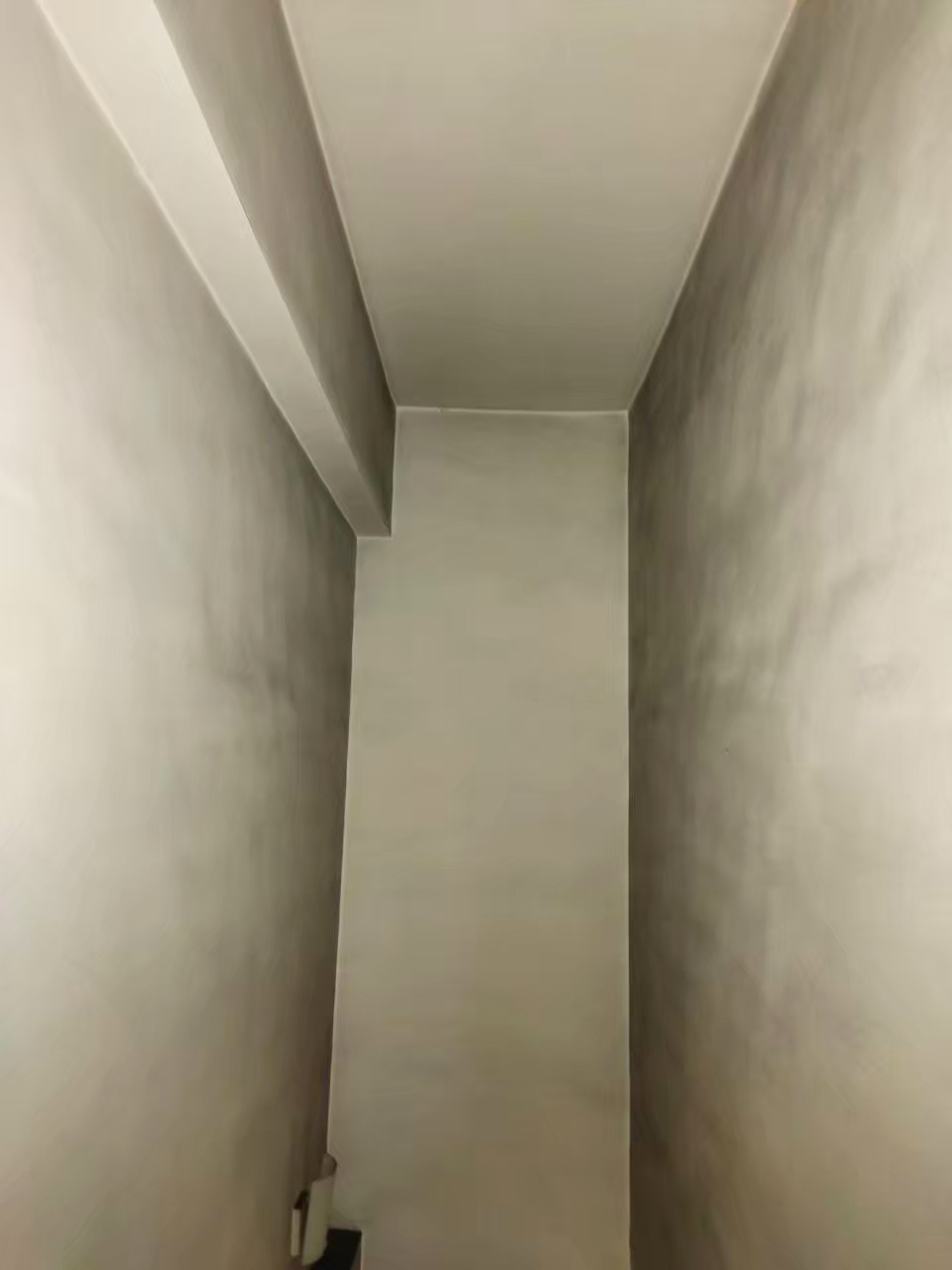 煙灰附著的牆體