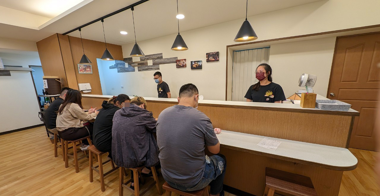 店內簡單明亮的用餐環境
