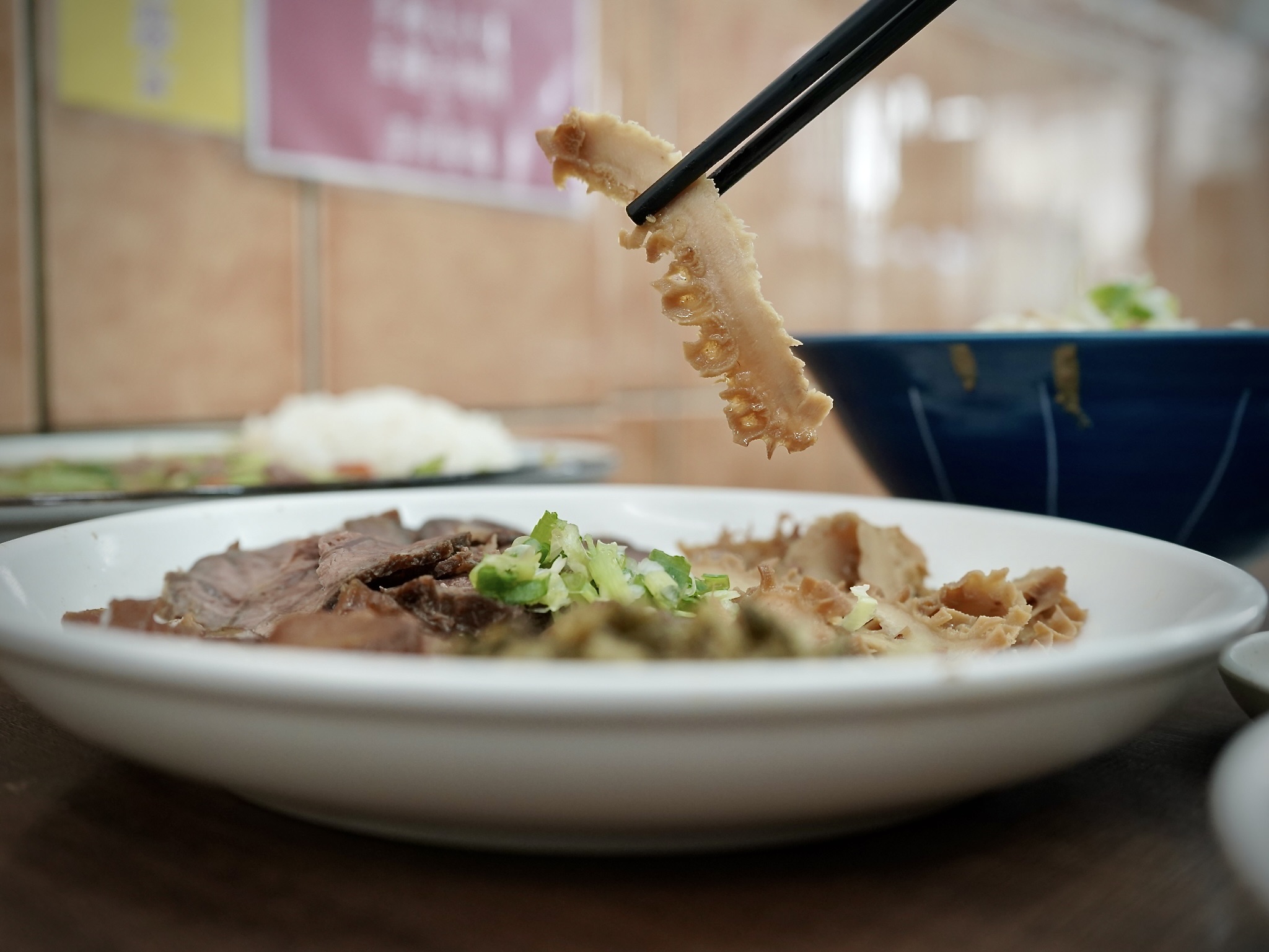 張家牛肉麵滷牛肚蜂巢紋特寫