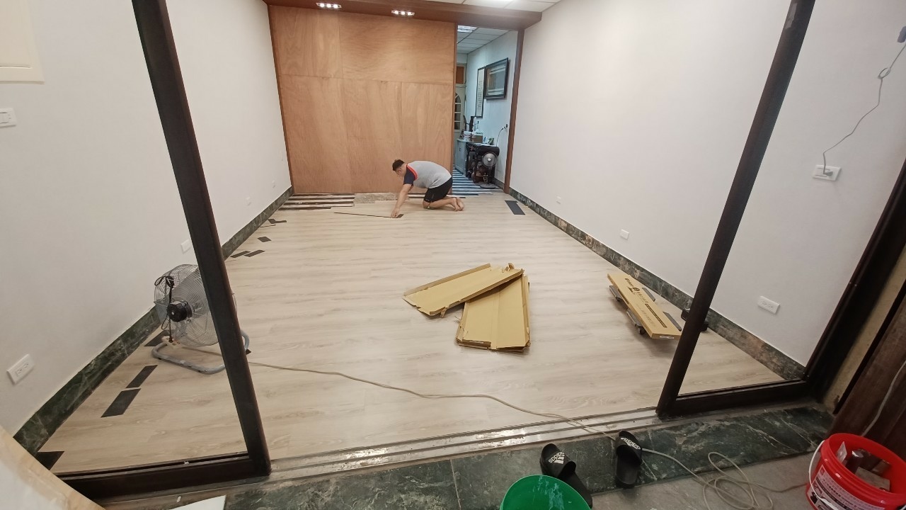 室內鋪設超耐磨地板