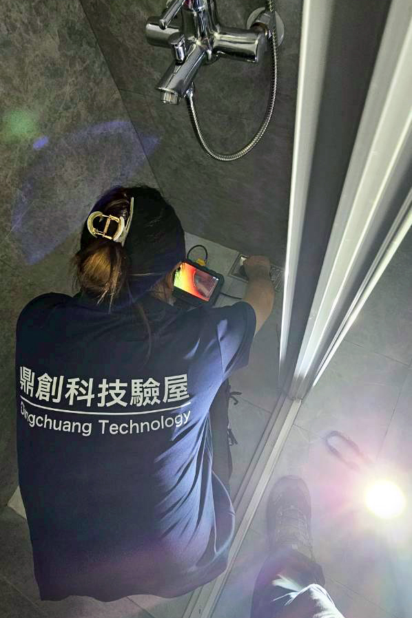 以儀器檢測牆面水泥含水量