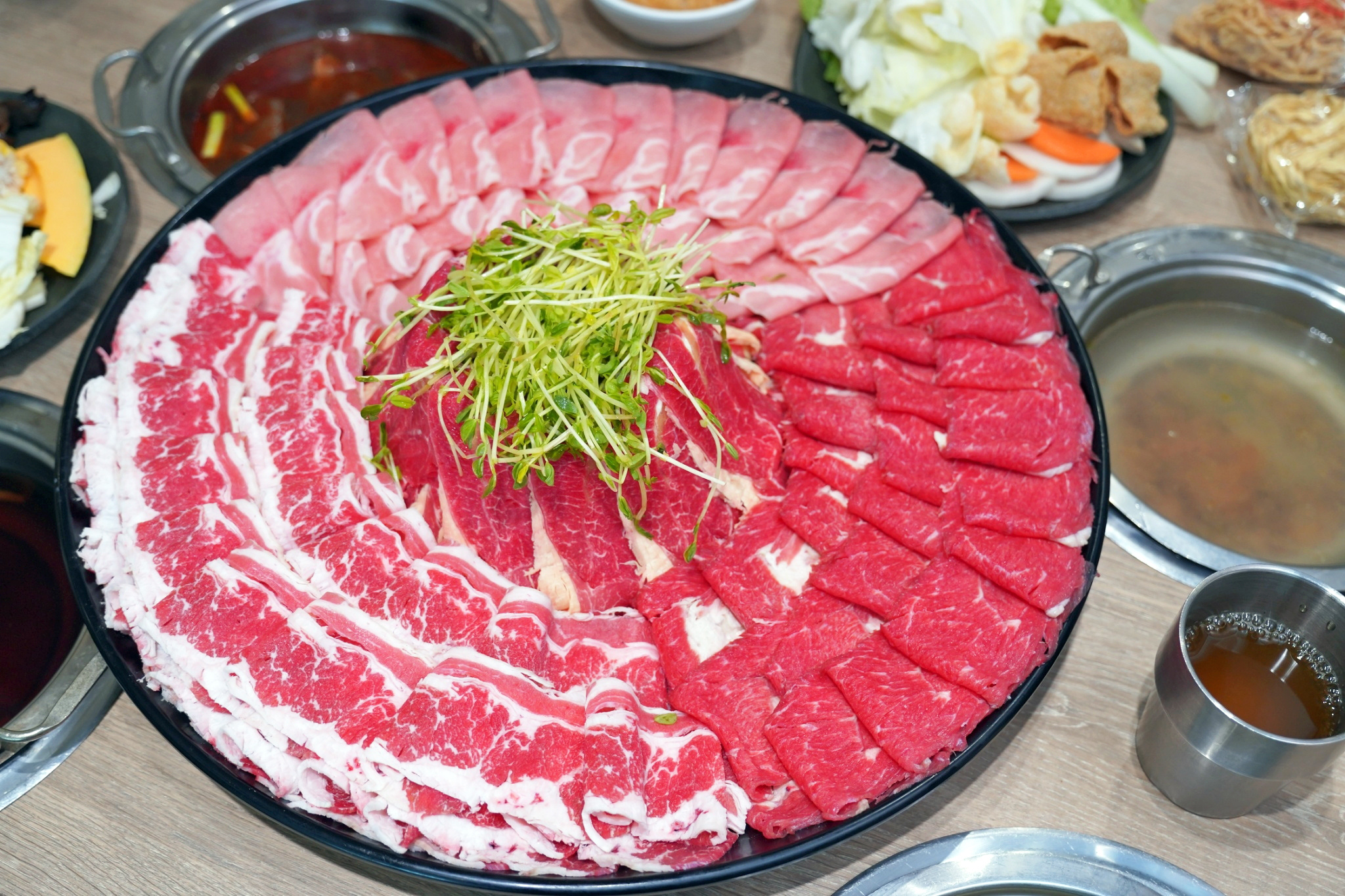 煙霧散去後整盤的肉量