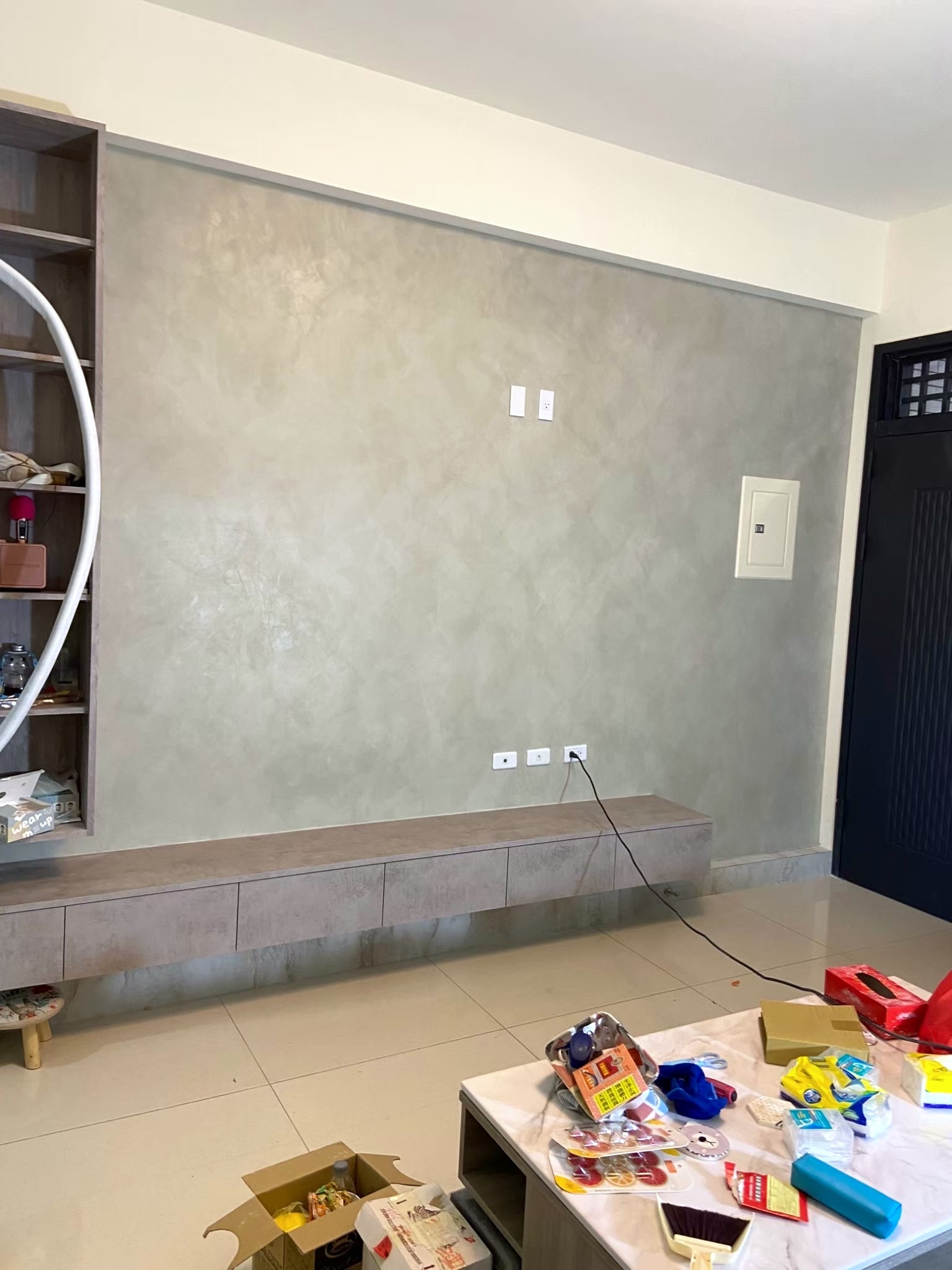司曼特309塗料完工後的電視牆質感