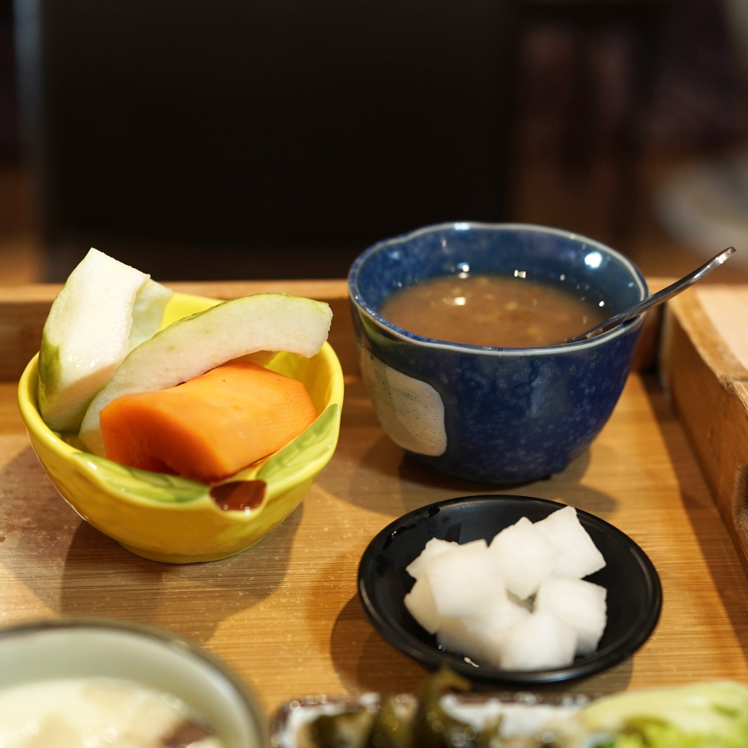 小菜與新鮮水果