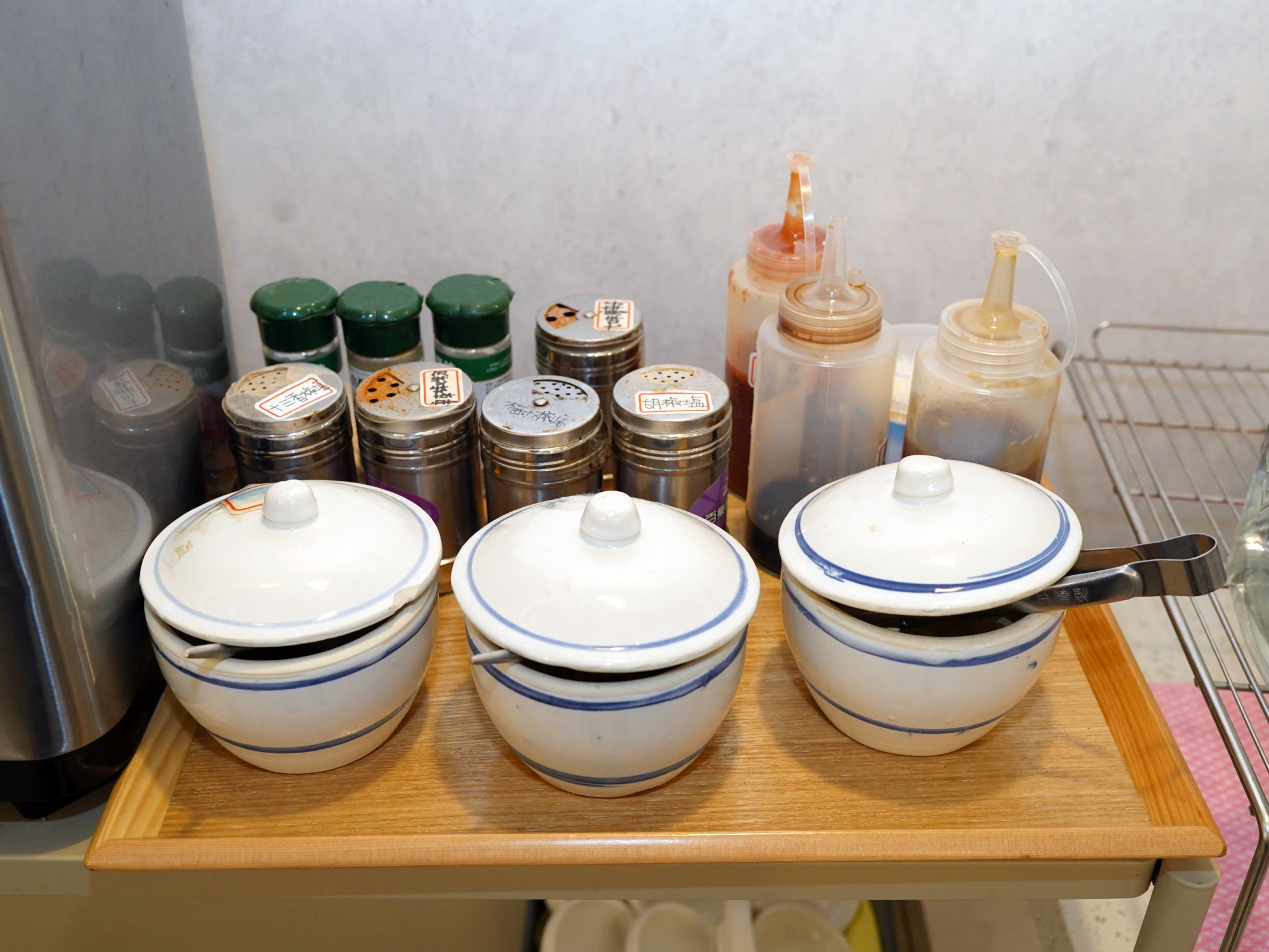 自助取用的餐具
