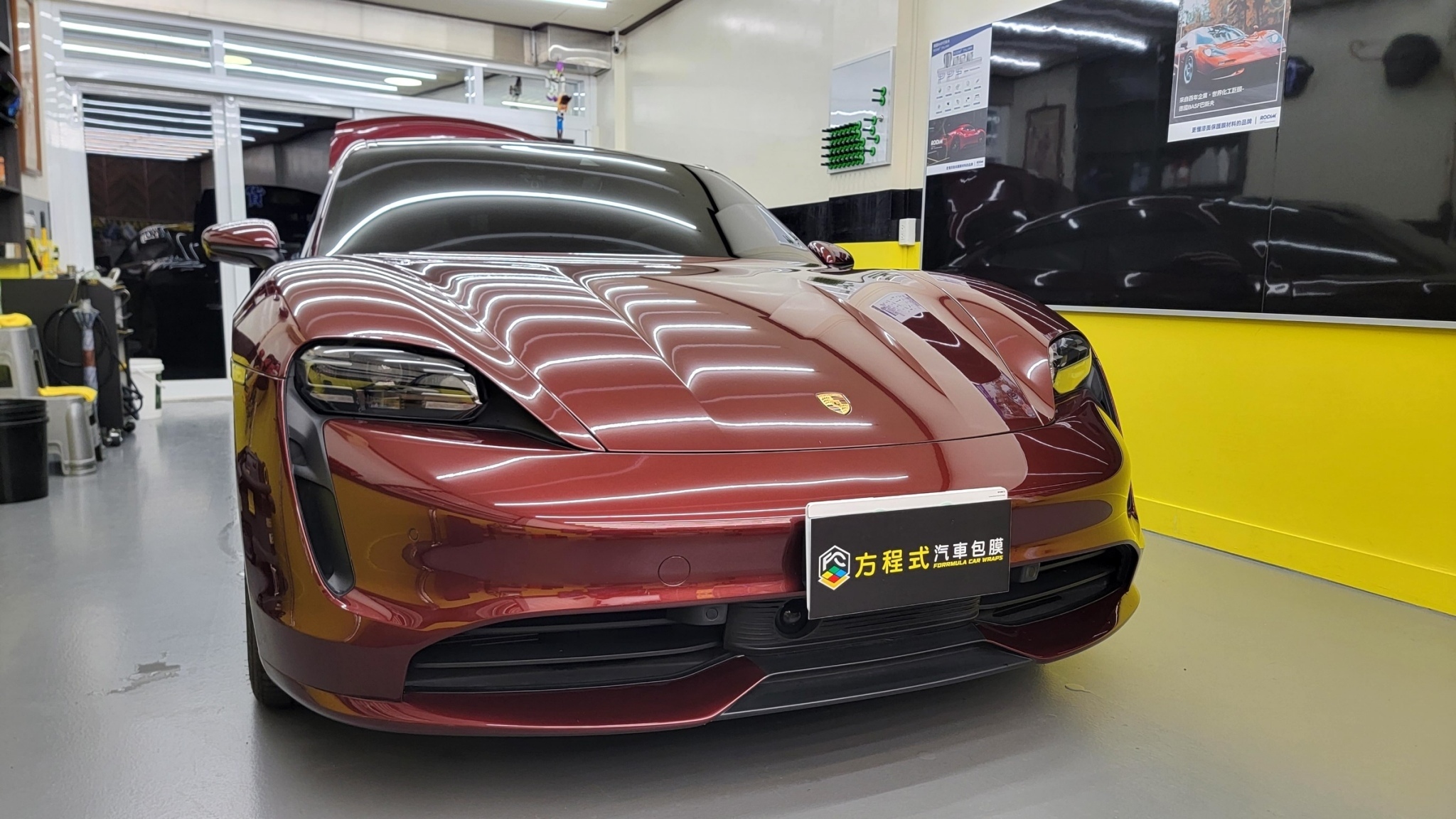 保時捷Taycan完成全車包膜後的車身