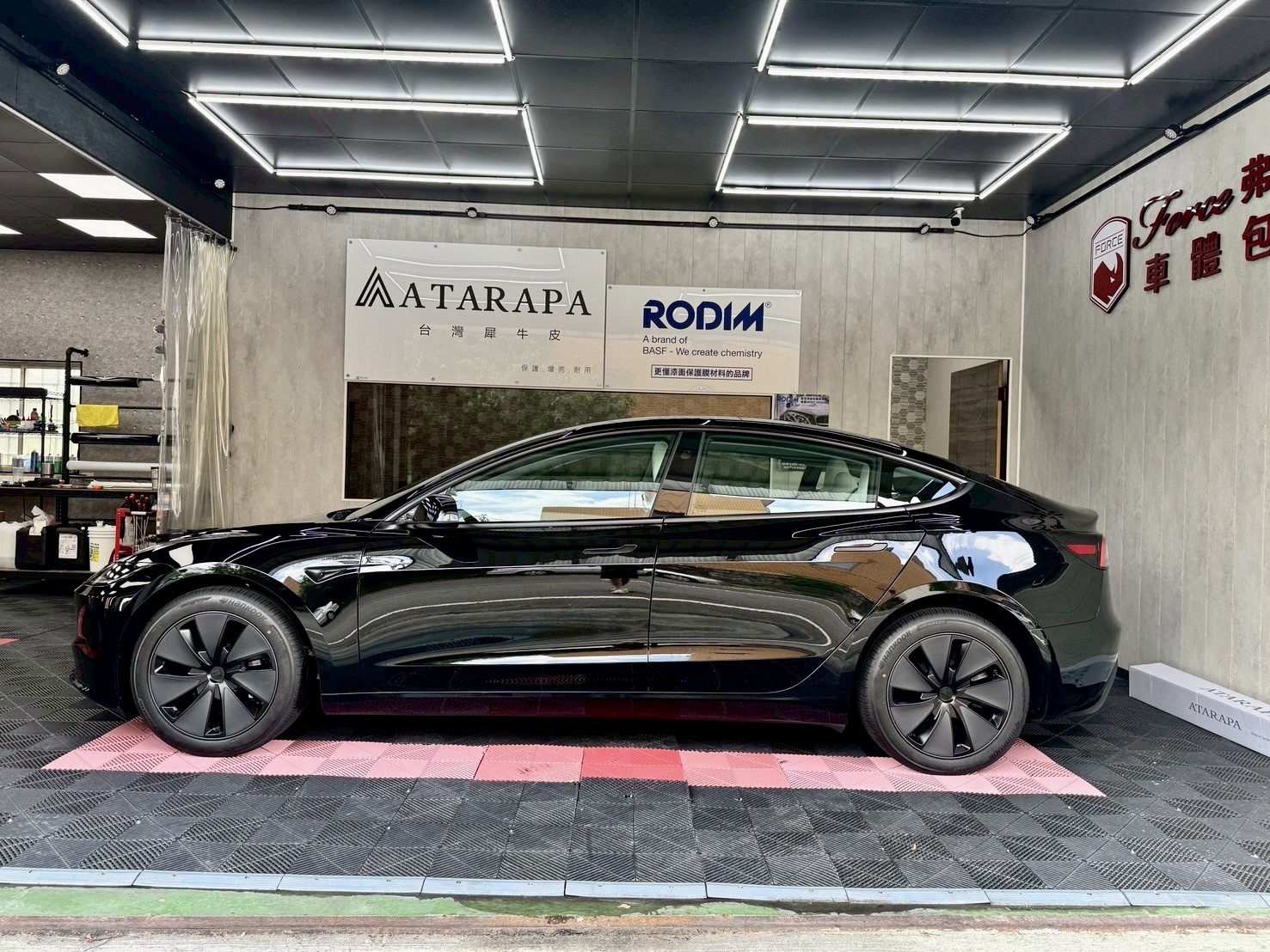 車側的流線與光澤表現
