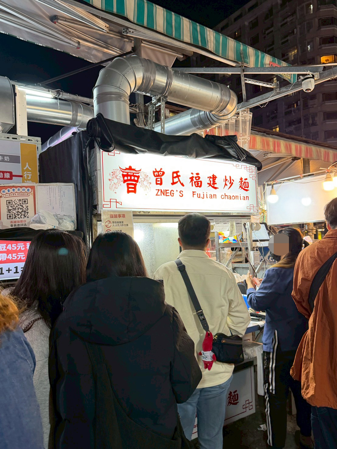 邊走邊吃的夜市行程