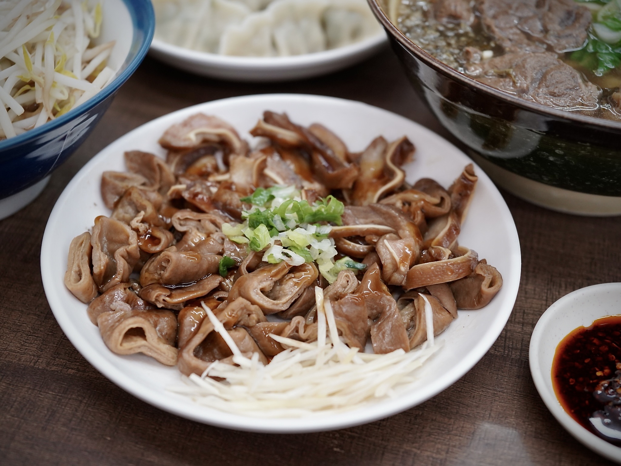 張家牛肉麵滷腸豬耳朵拼盤