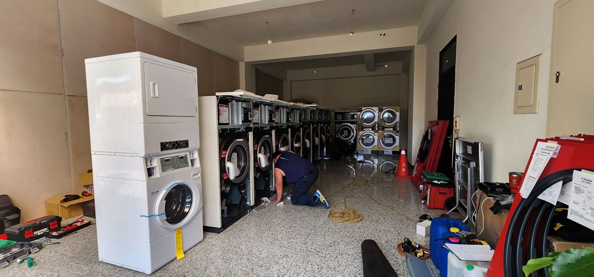 店面隔間與水電配置作業