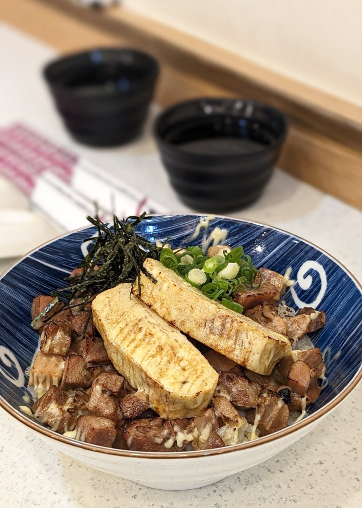 叉燒飯,粒粒分明的白飯配叉燒肉丁