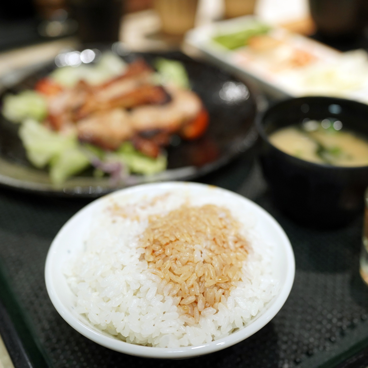 續了兩碗白飯