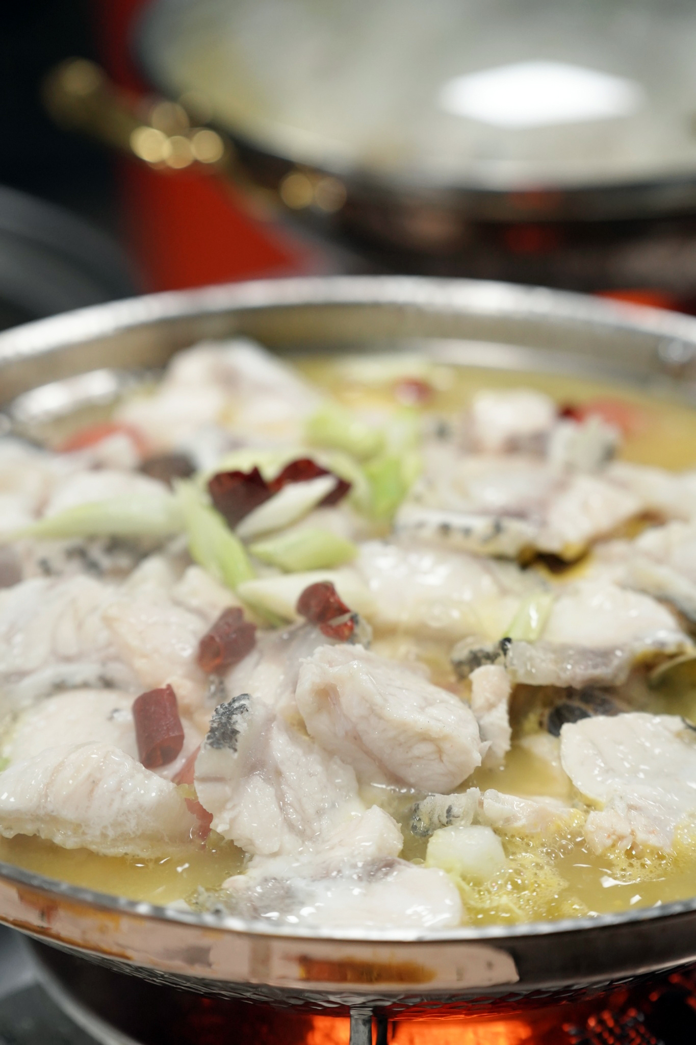 酸菜湯頭與魚肉