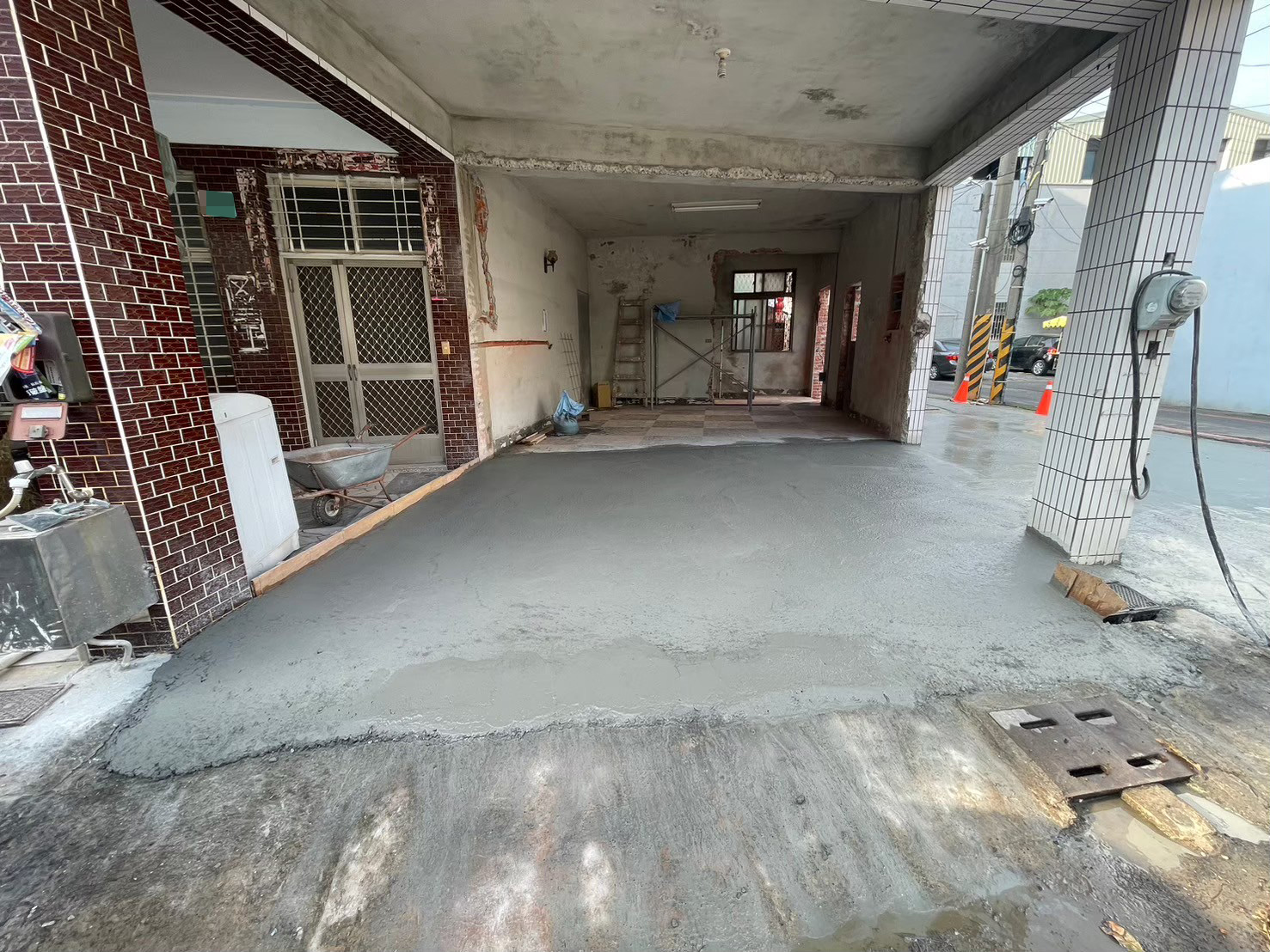 鋪設完成的水泥地