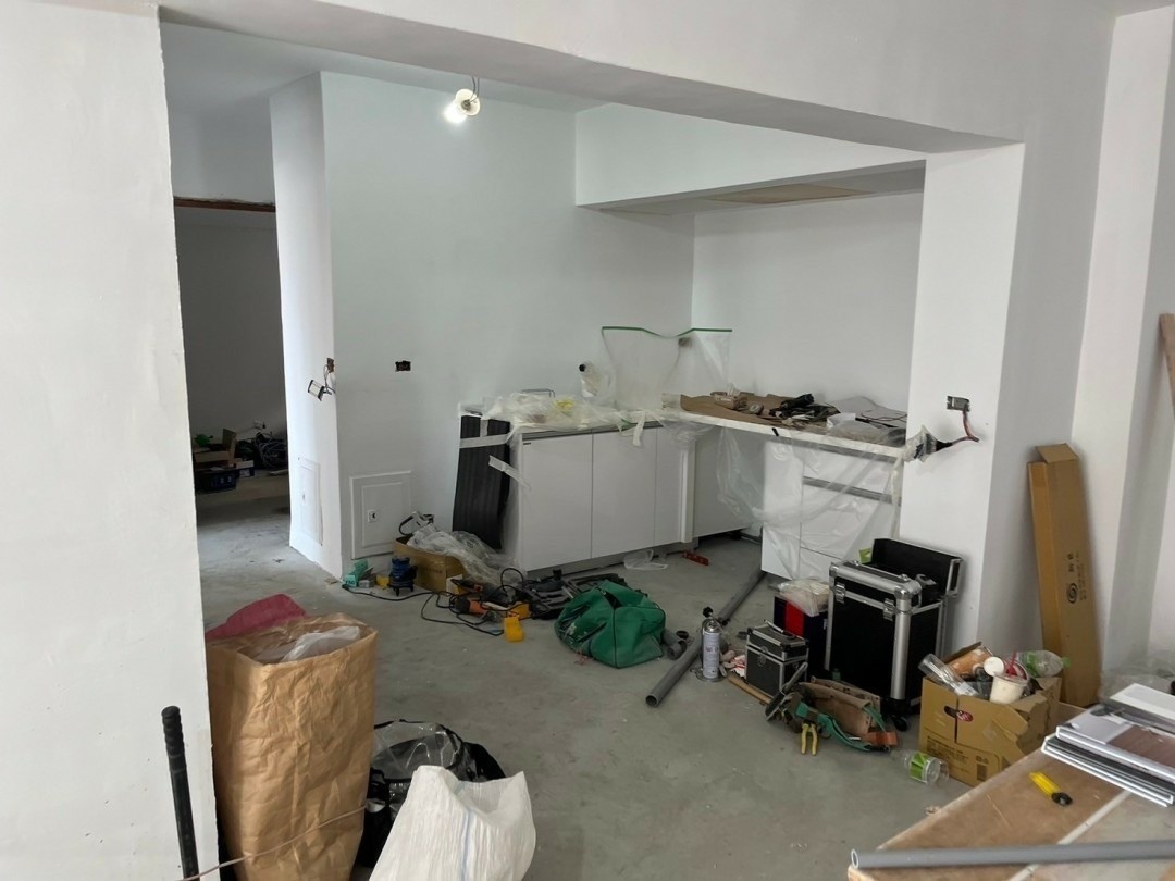 裝潢工程接近尾聲時屋內的雜亂狀況