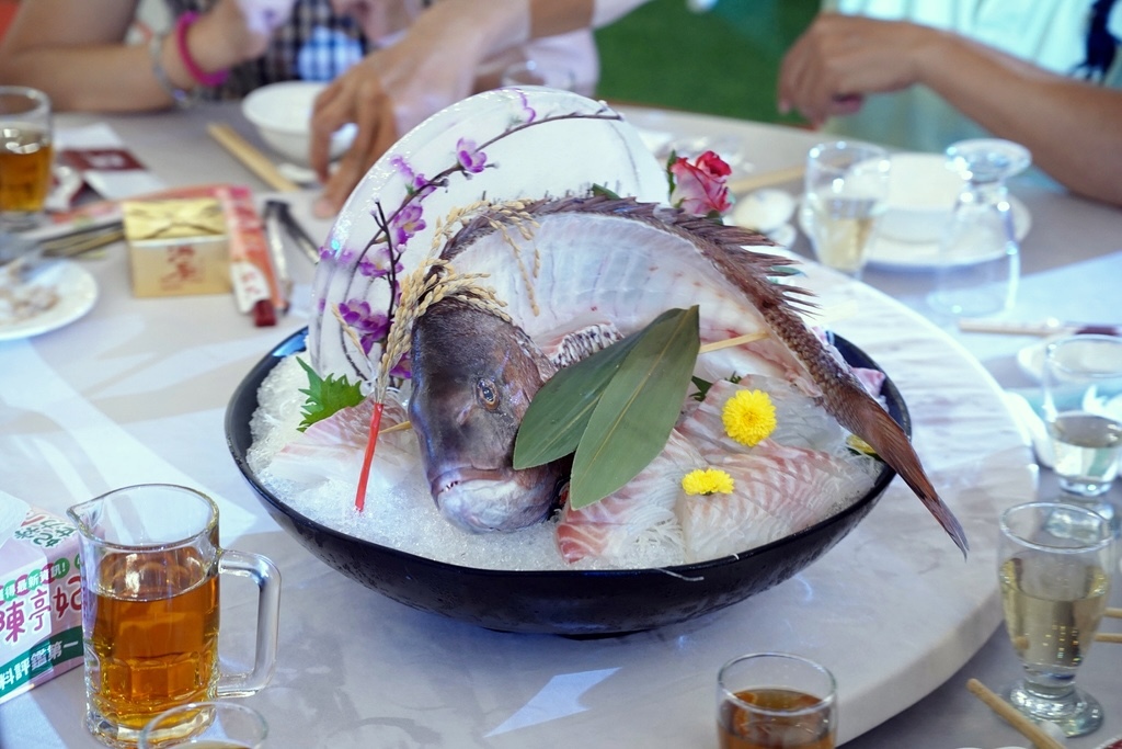 整尾鯛魚片成的生魚片
