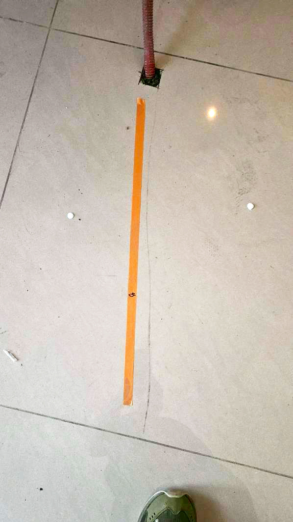 缺失處以貼紙直接標記