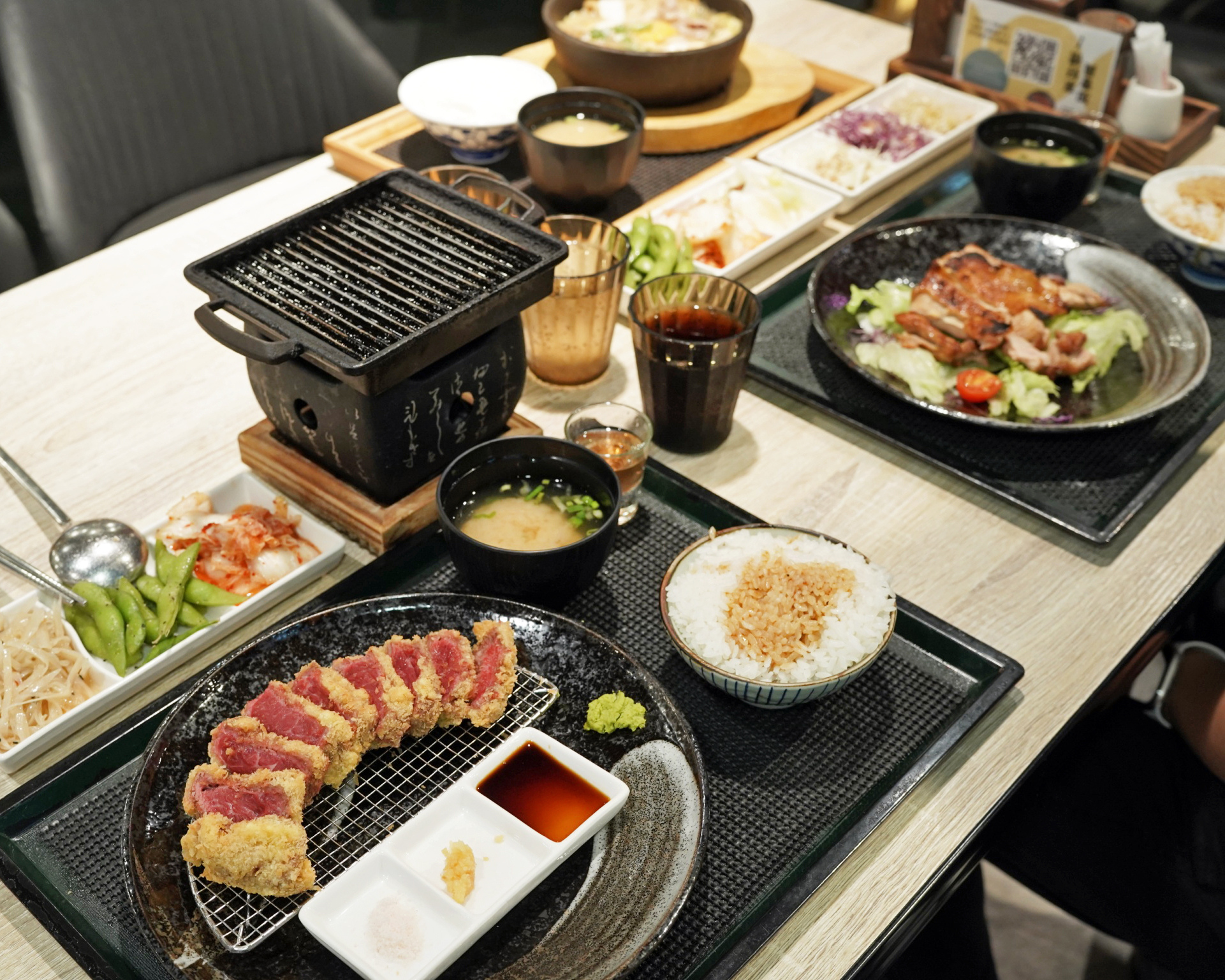 三種不同的日式定食