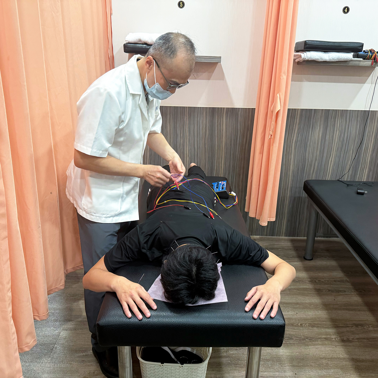 針灸療程進行中