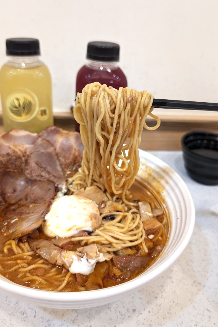 辣味噌拉麵的整體配料