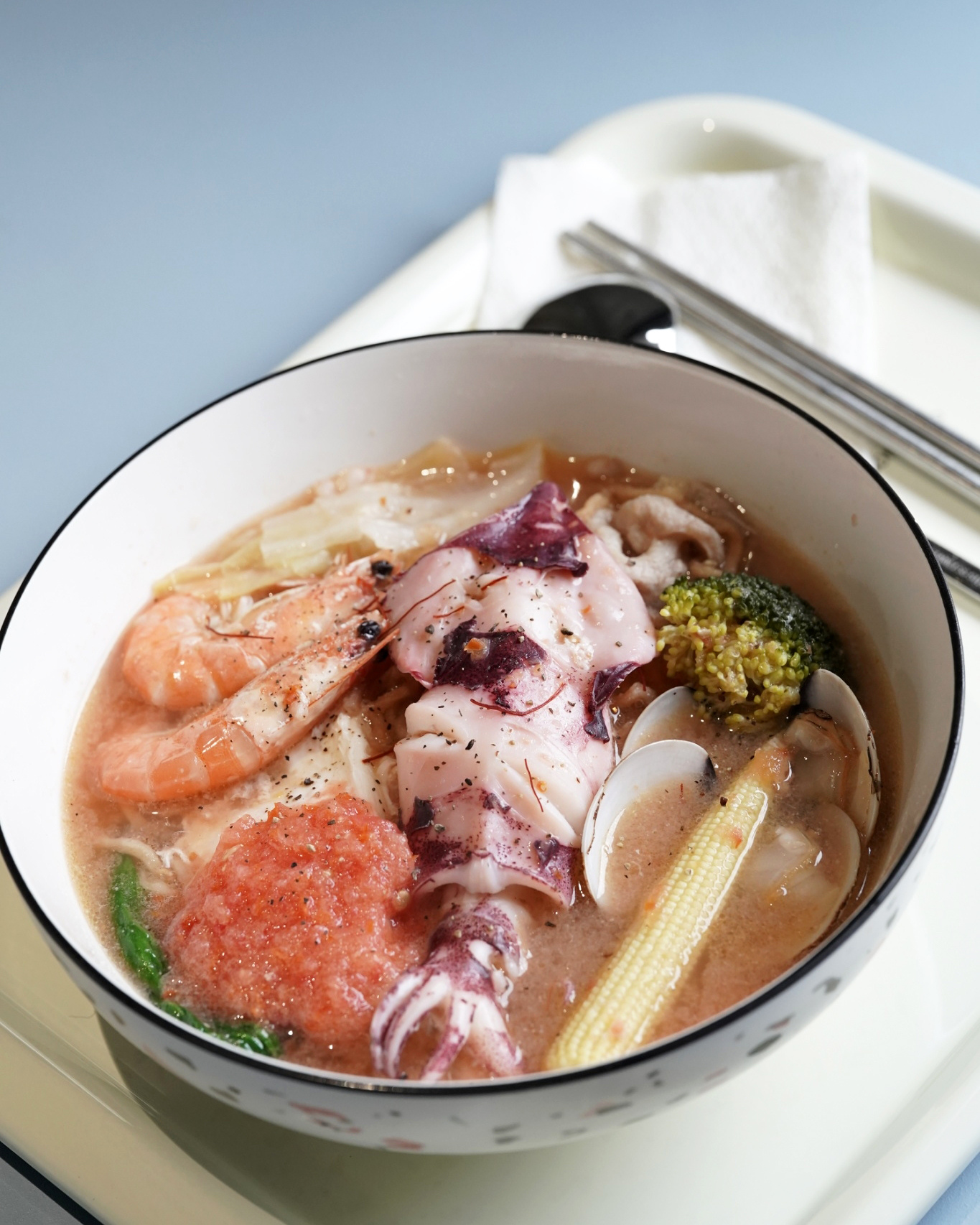 田園番茄鍋燒意麵的湯色