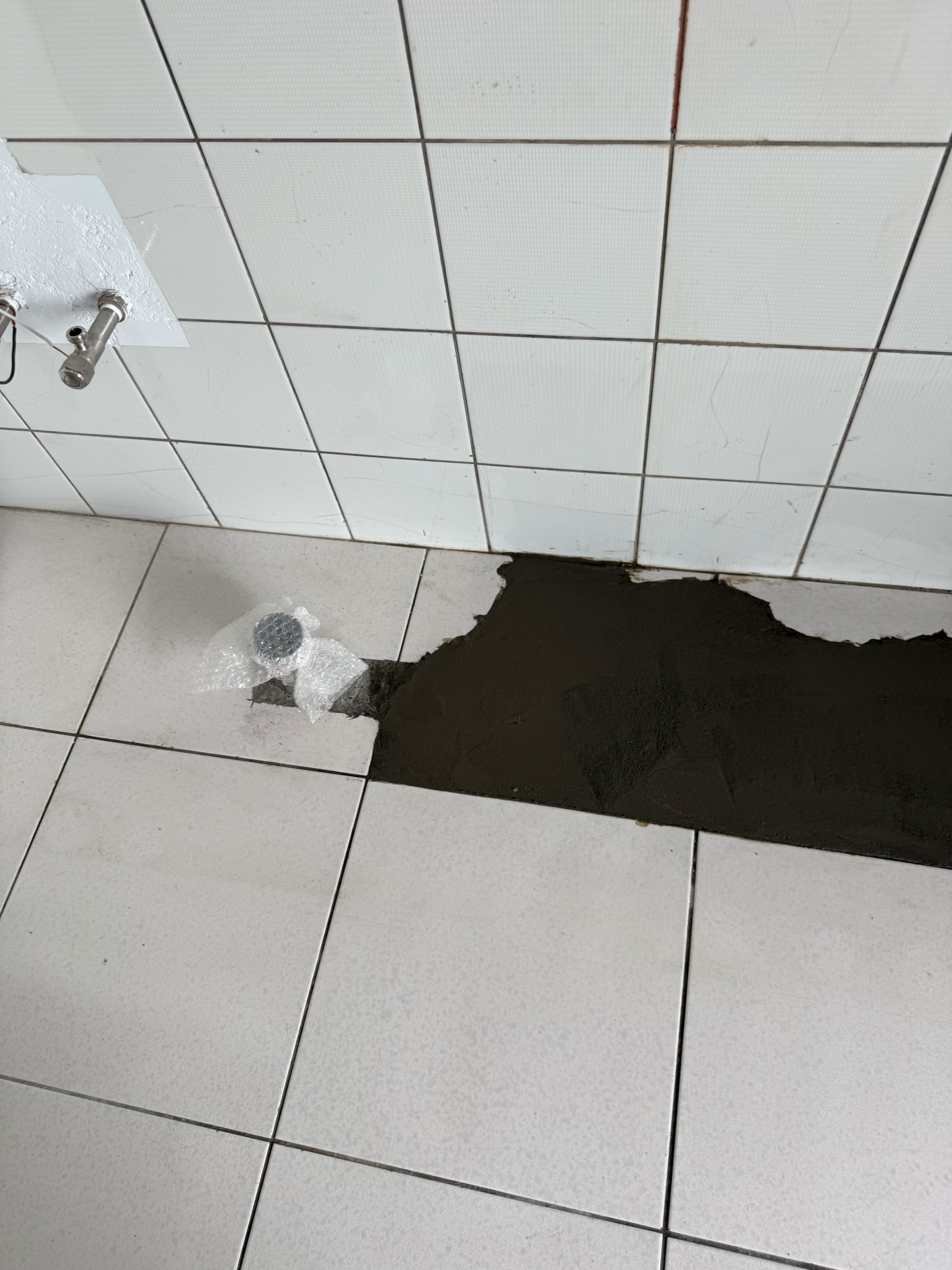漏水修繕完成後的廚房地面