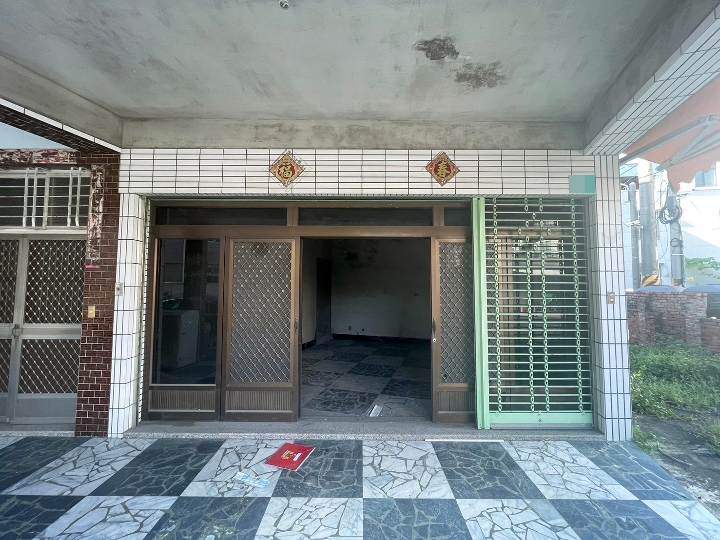 荒廢已久的室內