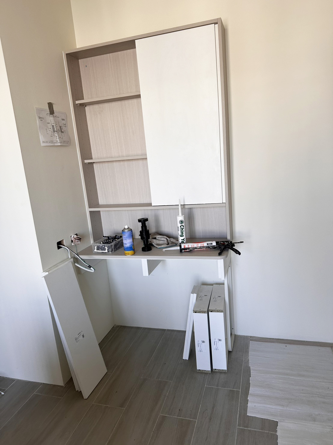 順著角落規劃的系統家具