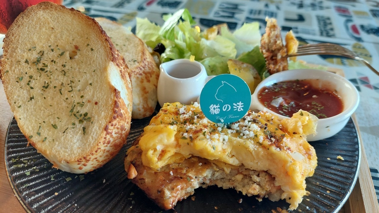 安南區聚餐/包場首選【貓的法小館】療癒系貓咪餐廳必訪!天然自