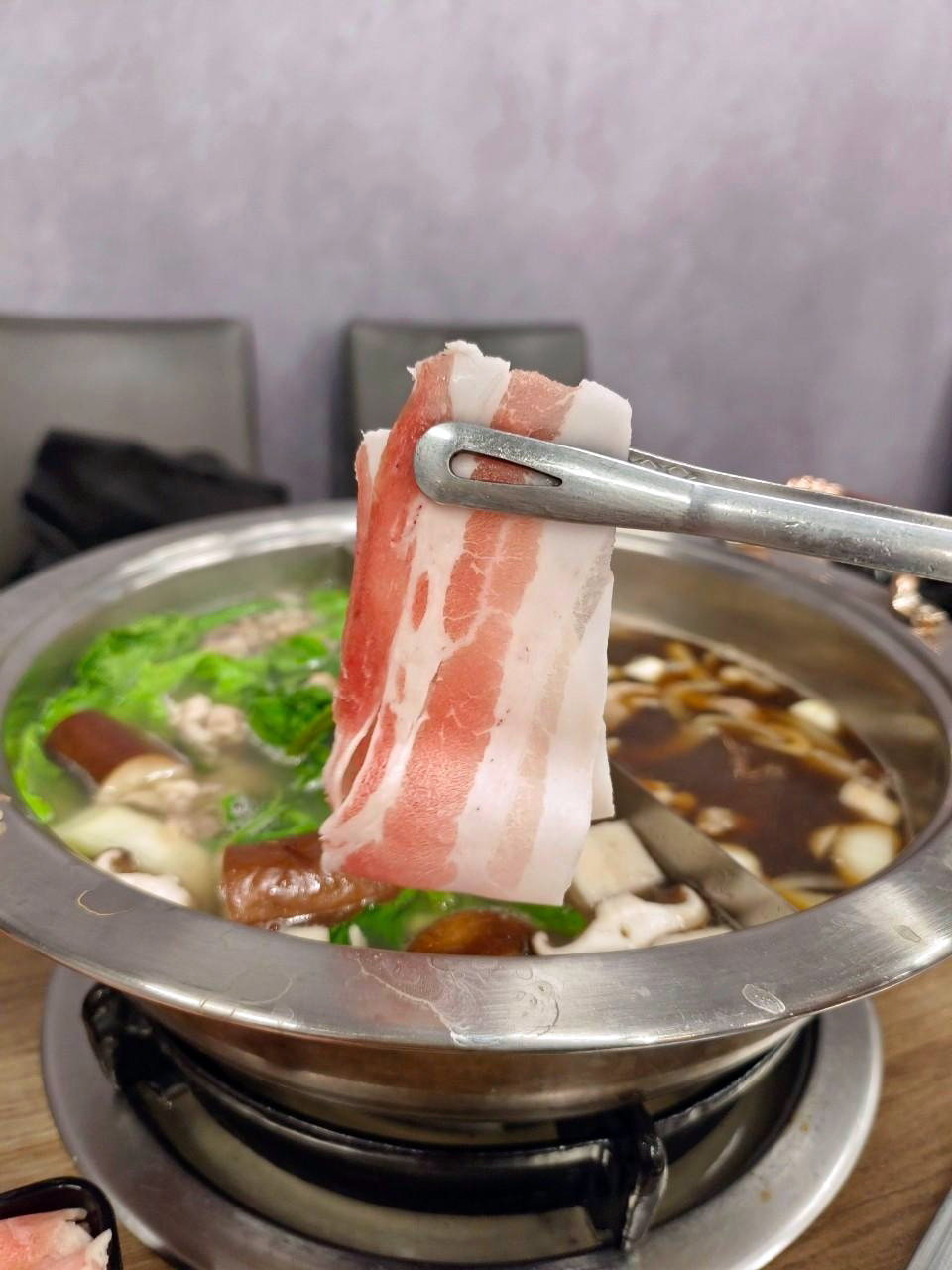 昆布湯頭與壽喜燒湯頭的鴛鴦鍋