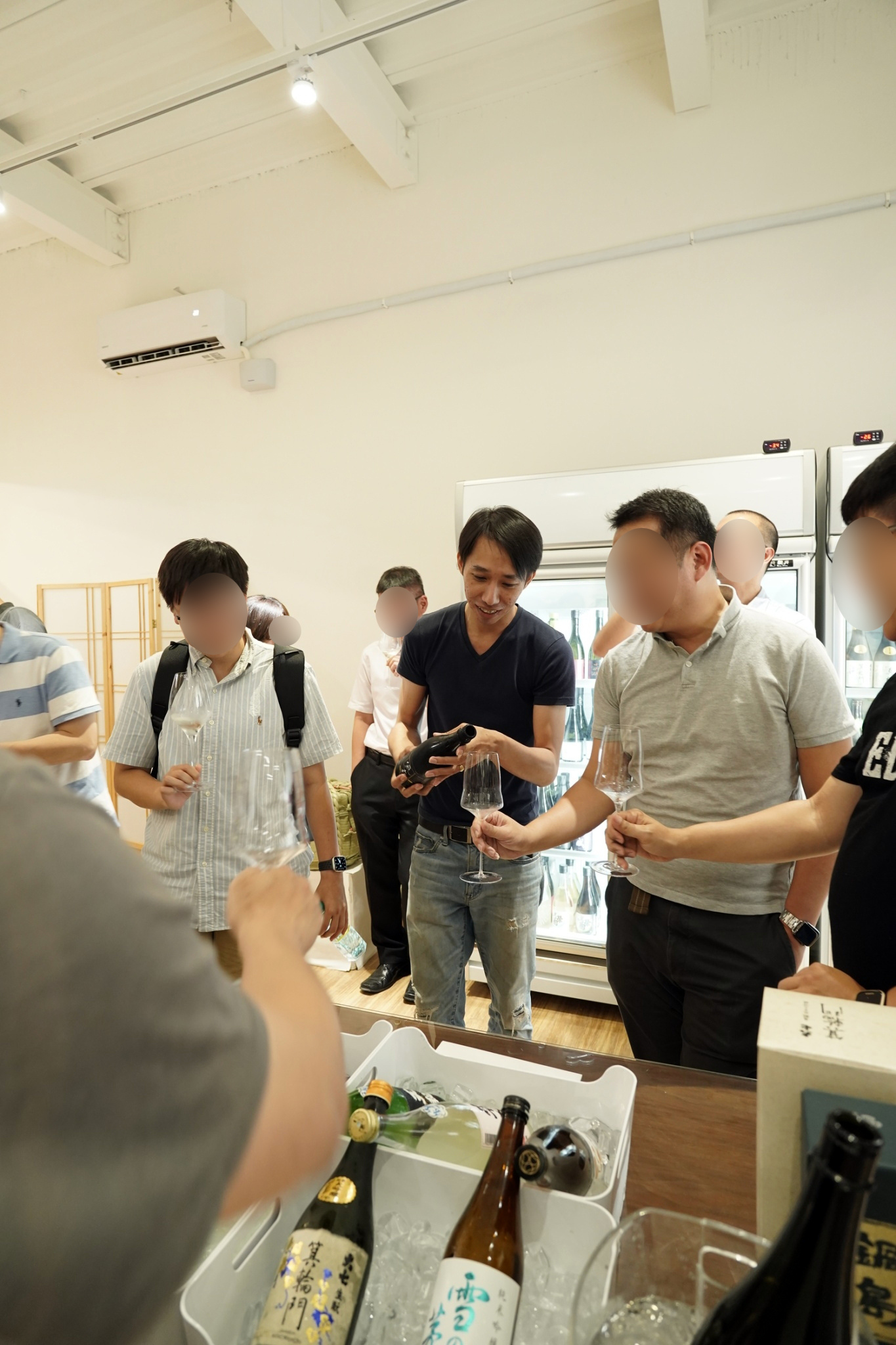 先觀察清酒的顏色與澄清度