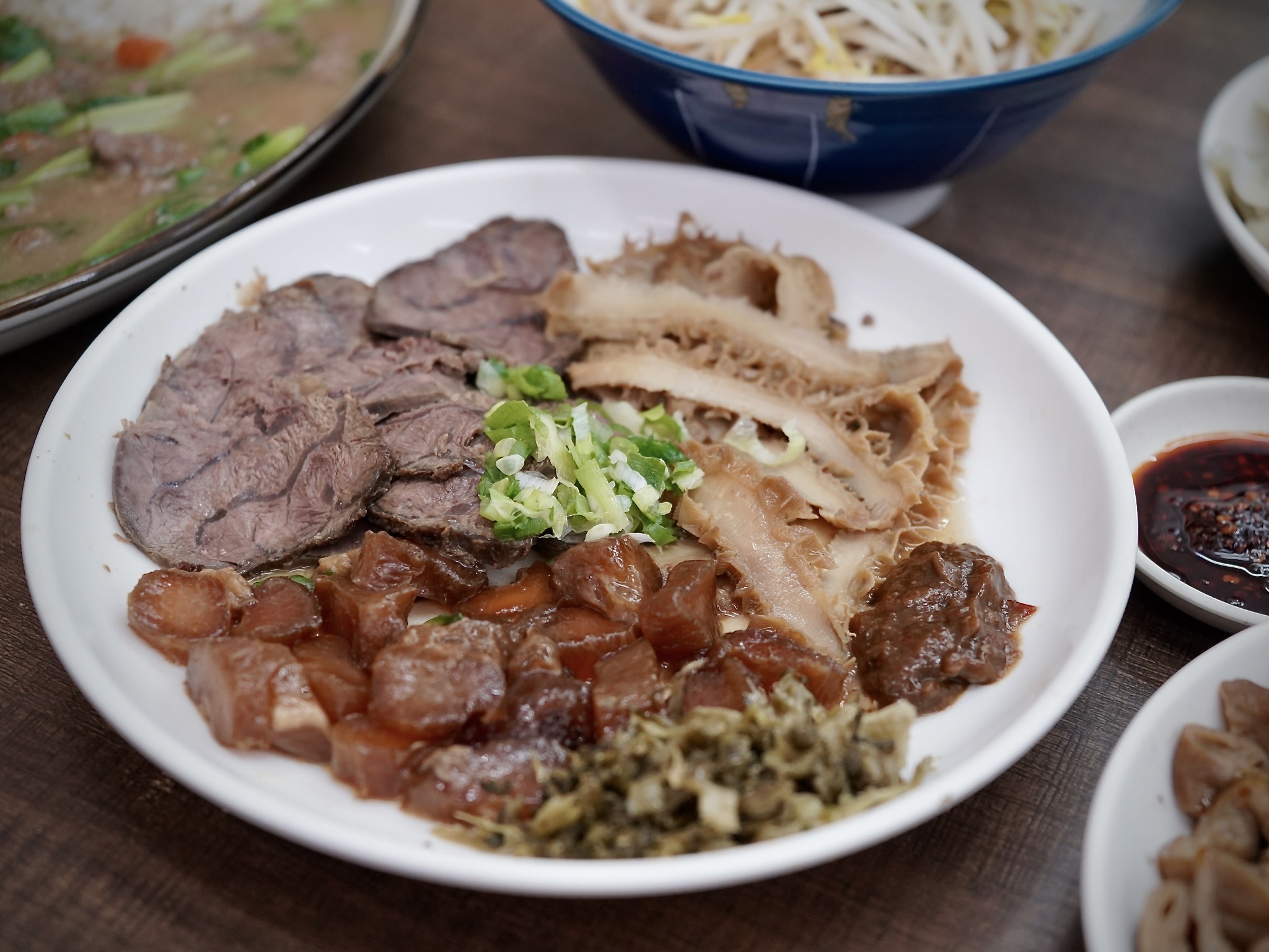 雲林美食張家牛肉麵牛三寶滷味拼盤